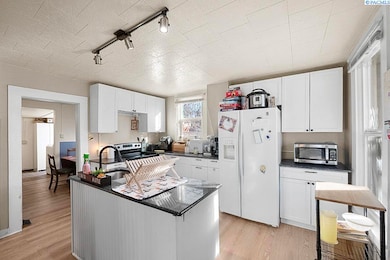 330 W Mohr St, Palouse, WA 99161 - photo 5