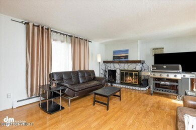 03-Living Room 20230407-DW-5012