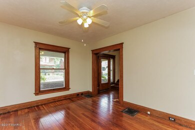 005-Living_Room-1929531-small