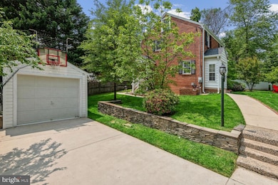 4502 Cheltenham Dr, Bethesda, MD 20814 - photo 2