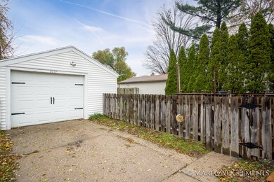 2037 Emerald Ave-4