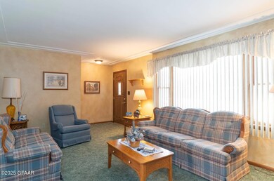 1607 S 18th St, Grand Forks, ND 58201 - photo 2