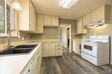 1246 NE Watson Dr, Bend, OR 97701 - photo 6