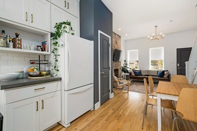Dining Area & Pntry
