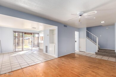 Living Room:Dinning area