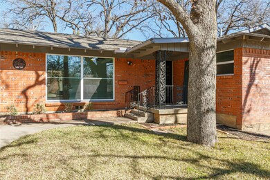 604 Oakwood Ave, Hurst, TX 76053 - photo 2