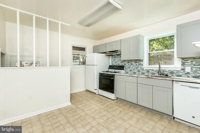 11033 Prospect Hill Rd, Glenn Dale, MD 20769 - photo 5