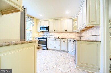 26 Inverin Cir, Lutherville Timonium, MD 21093 - photo 3