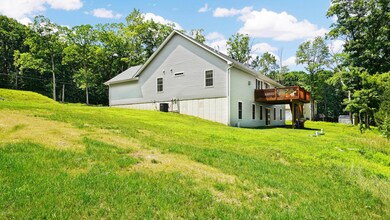 190 Locust Dr, Milford, PA 18337 - photo 5