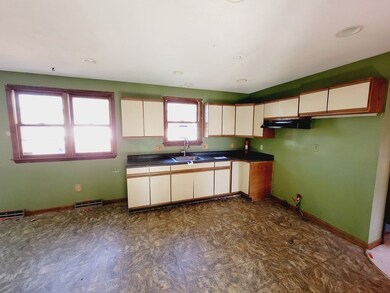 10 Rollins St, Springfield, MA 01109 - photo 7
