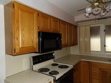 3027 Haskell St, Kalamazoo, MI 49006 - photo 7