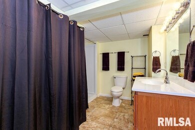 2165 W 35th St, Davenport, IA 52806 - photo 7