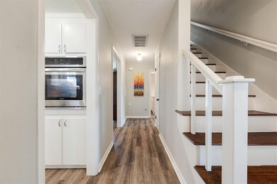 10820 N Victoria Place, Oklahoma City, OK 73120 - photo 5