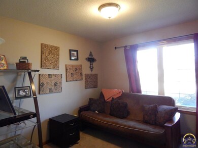 3325 SW 46th St, Topeka, KS 66610 - photo 7