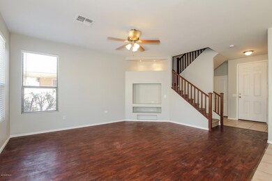 002-photo-living-room-6360086