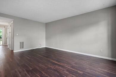 920 Charnwood Ln unit 10A, Worthington, OH 43085 - photo 4