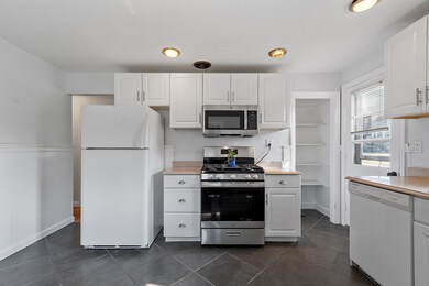 305 Hovey St, Lowell, MA 01852 - photo 5