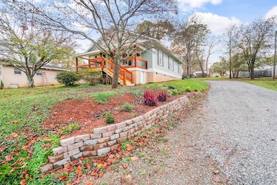 511 N Fir Ave, Siler City, NC 27344 - photo 2