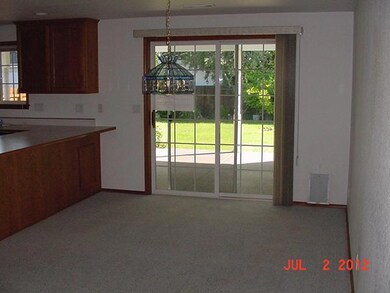 910 Amanda Way, Central Point, OR 97502 - photo 3