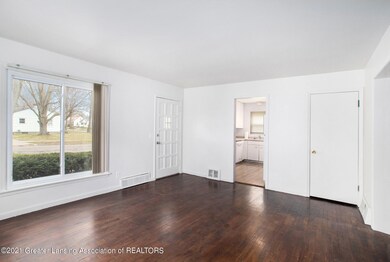 820 S Dexter Dr, Lansing, MI 48910 - photo 4