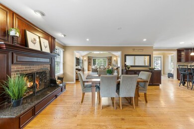 405 Bluegrass Dr, Wheaton, IL 60189 - photo 7