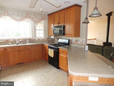 741 Ridersville Rd, Berkeley Springs, WV 25411 - photo 5