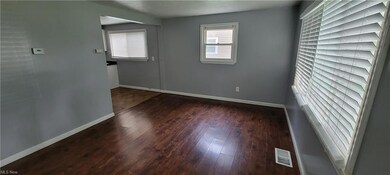 633 Blossom Dr, Lorain, OH 44052 - photo 2