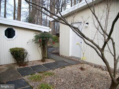 8936 Walker St, Fairfax, VA 22032 - photo 5