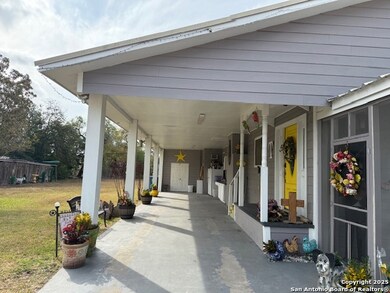 508 E Thornton St, Three Rivers, TX 78071 - photo 2