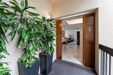 Welcome to a beautiful unit in the townhomes secti