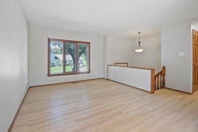 2306 Fernhill Dr, Valparaiso, IN 46385 - photo 7