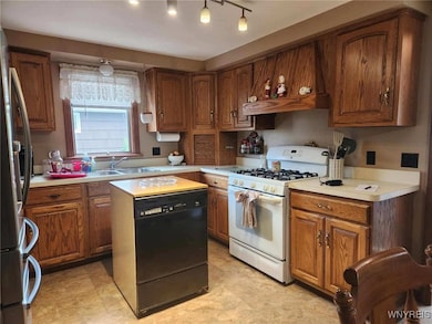 57 Wyandotte St, Depew, NY 14043 - photo 3