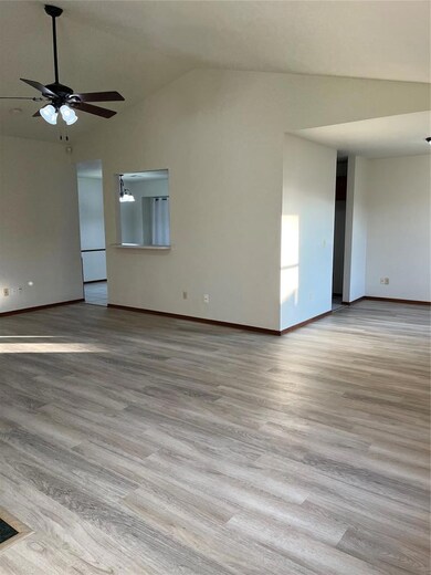 317 S Chanda Ln, Mustang, OK 73064 - photo 4