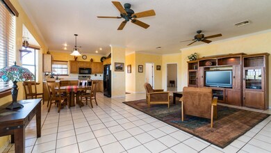 3 Great room & kitchen