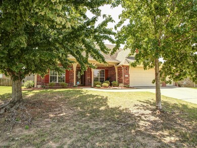 7325 E Knoxville St, Broken Arrow, OK 74014 - photo 2