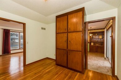 8942 Rene St, Lenexa, KS 66215 - photo 5