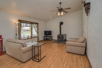 124_Maple_Circle-07