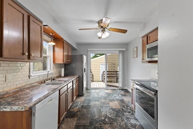 439 E Porter Ave, Des Moines, IA 50315 - photo 6