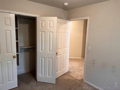 810 N Cherokee Ave, Claremore, OK 74017 - photo 2