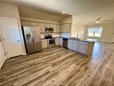 530 Woodcreek Loop, Lowell, AR 72745 - photo 4