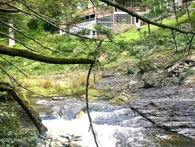 100 Sawkill Ave, Milford, PA 18337 - photo 7