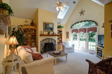 181 Wildflower Dr, Amherst, MA 01002 - photo 4