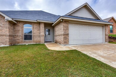 1258 Newcastle Dr, Weatherford, TX 76086 - photo 4