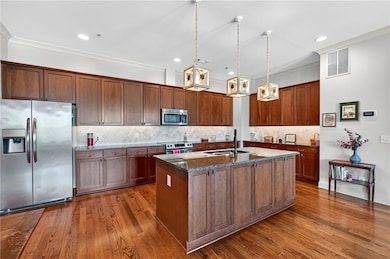 Living room featuring a ceiling fan, crown molding, dark wood-style flooring, and recessed lighting