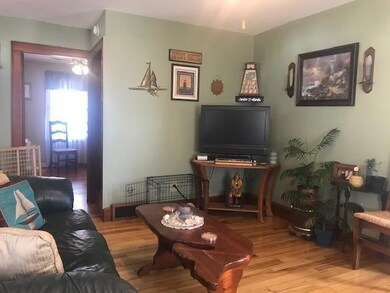 14 laurier livingroom