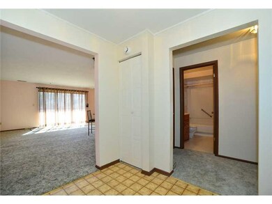 Entry/Foyer.