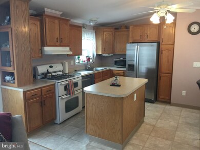 876 Latshaw Rd, Spring City, PA 19475 - photo 4