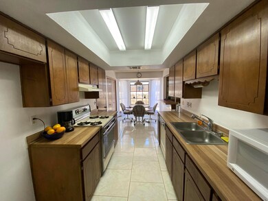 Kitchen and Breakfast Area.