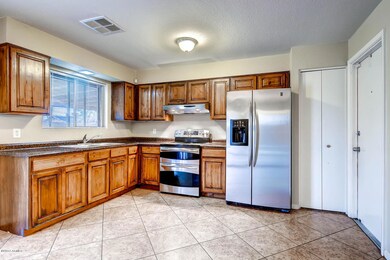 4819 W Hubbell St Phoenix AZ-large-008-K