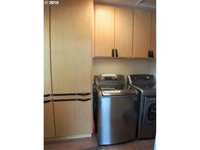 614 E 8th St, the Dalles, OR 97058 - photo 6